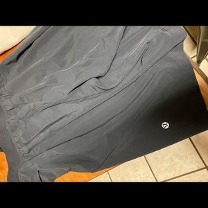 Lululemon Men’s black M shorts